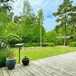 Dom wakacyjny Cozy And Family-friendly Near The And Nature Knebel